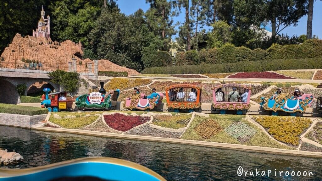 Casey Jr. Circus Trainは車両によって異なる乗り方